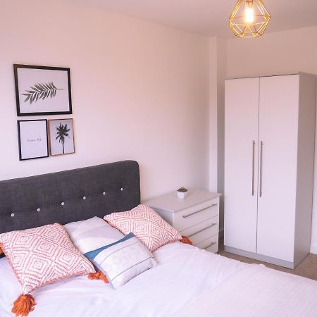 Modern Two Bed Apartment Near Stadium Manchester Esterno foto