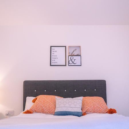 Modern Two Bed Apartment Near Stadium Manchester Esterno foto