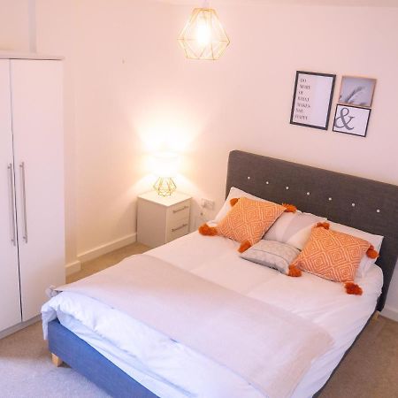Modern Two Bed Apartment Near Stadium Manchester Esterno foto