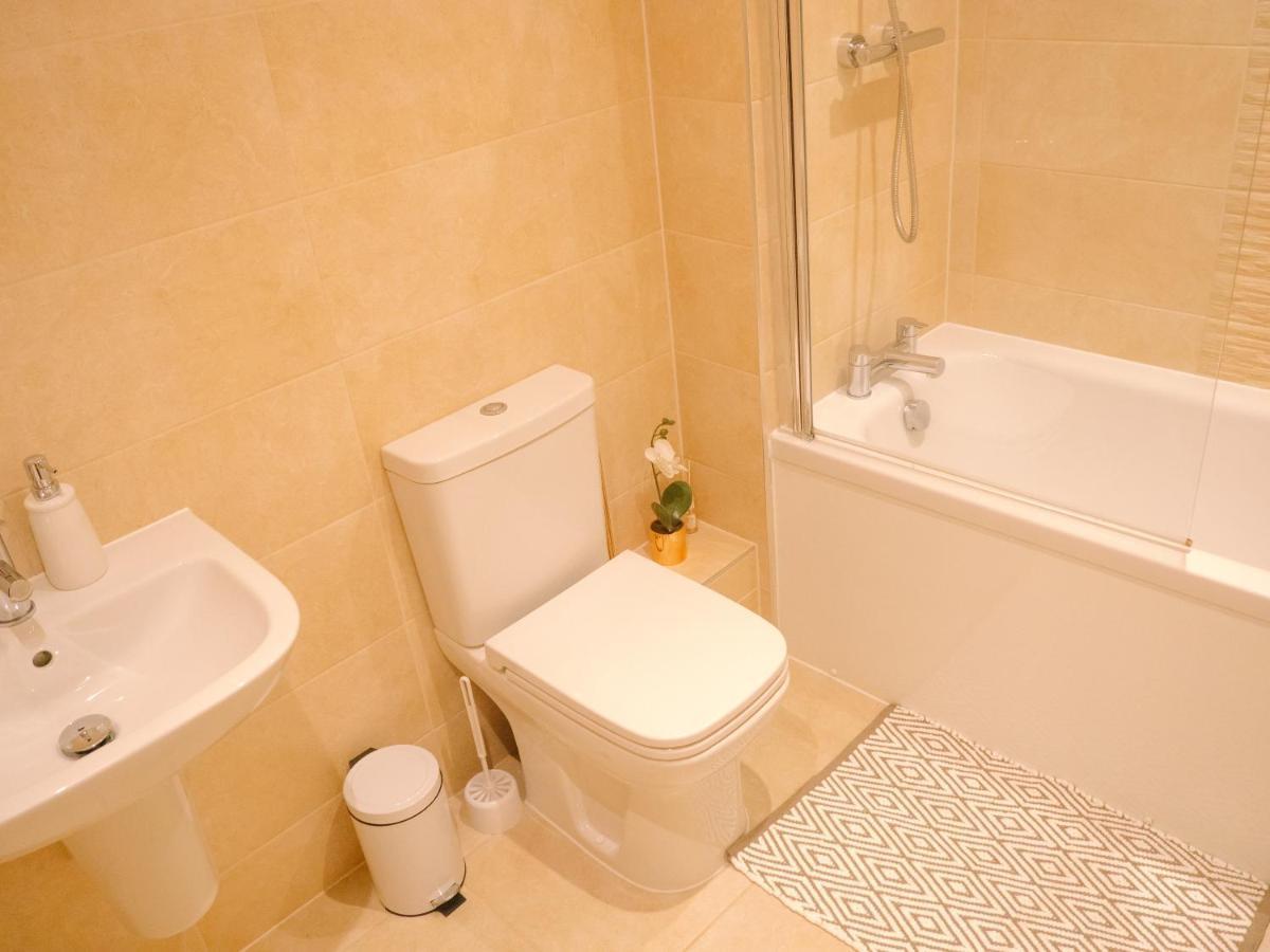 Modern Two Bed Apartment Near Stadium Manchester Esterno foto